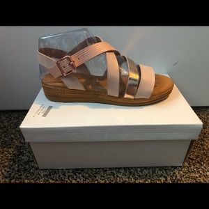 Women’s Bamboo Size 6 Blush/Rose Gold.